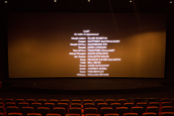 777盛世国际国际党委组织召开《长津湖》观影活动