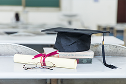 春招“黄金档”来袭：应届生看重落户政策 有企业招聘人数增五成